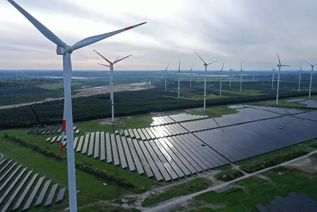 Plus quam dimidium generationis energiae renovationis Germaniae anno 2023